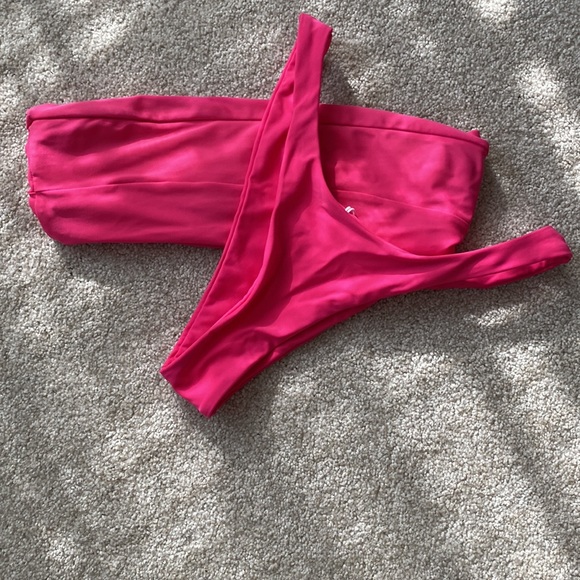 Grey Bandit x Ana Bikini - Picture 4 of 4